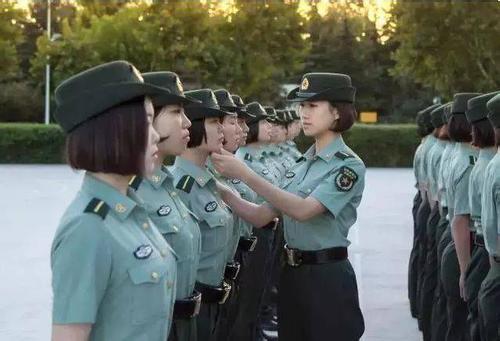 世界女兵待遇，挑战与机遇并存