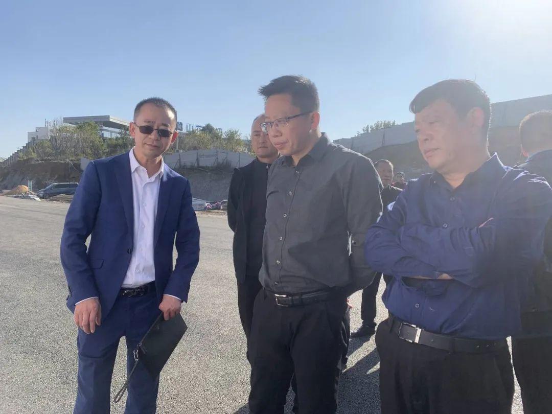 开局小镇，探索新生与机遇的起点