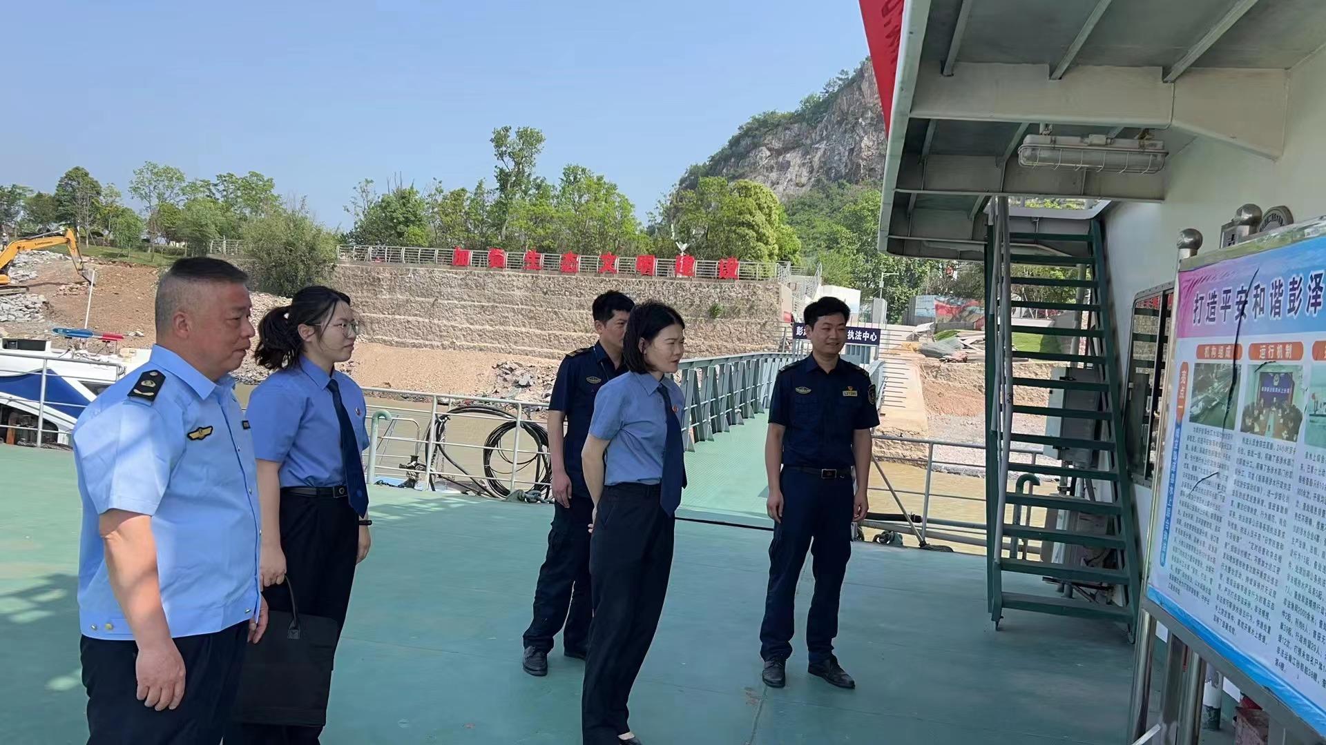 中国长江船舶，历史、现状与未来展望