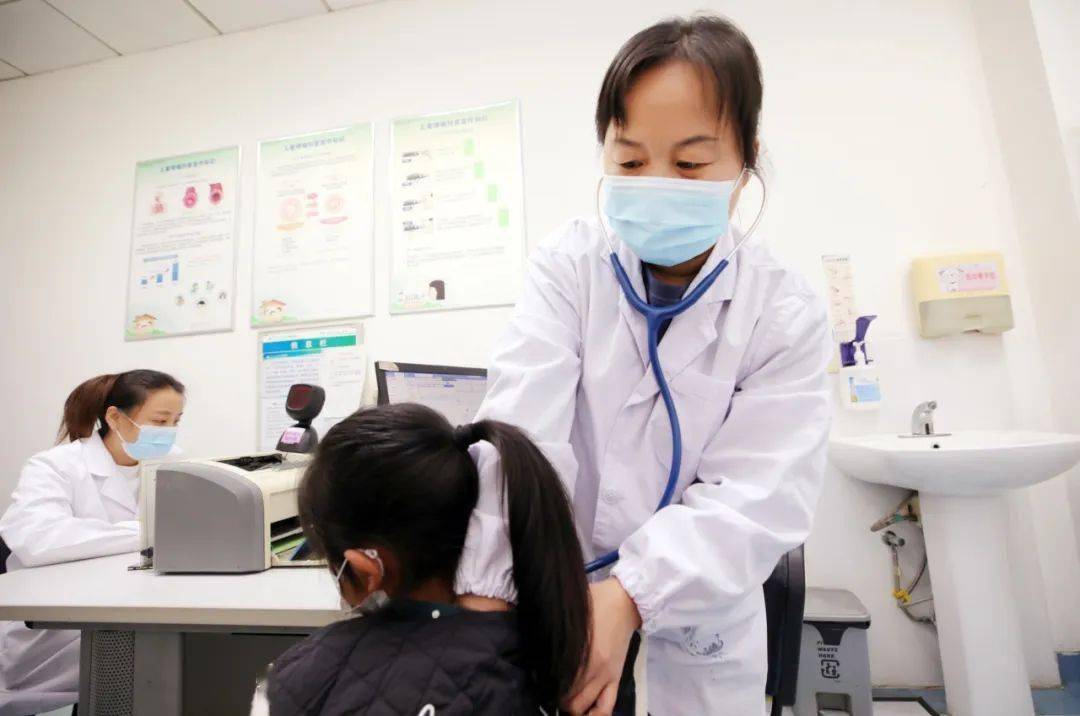 儿童医院儿保科专家，守护儿童健康的守护者