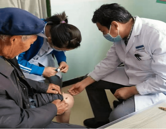 儿科消化专家，守护儿童健康的守护者