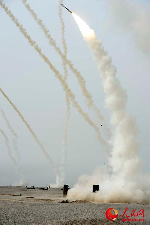 中国伞兵携带导弹，现代化军事转型与战略投射能力的体现