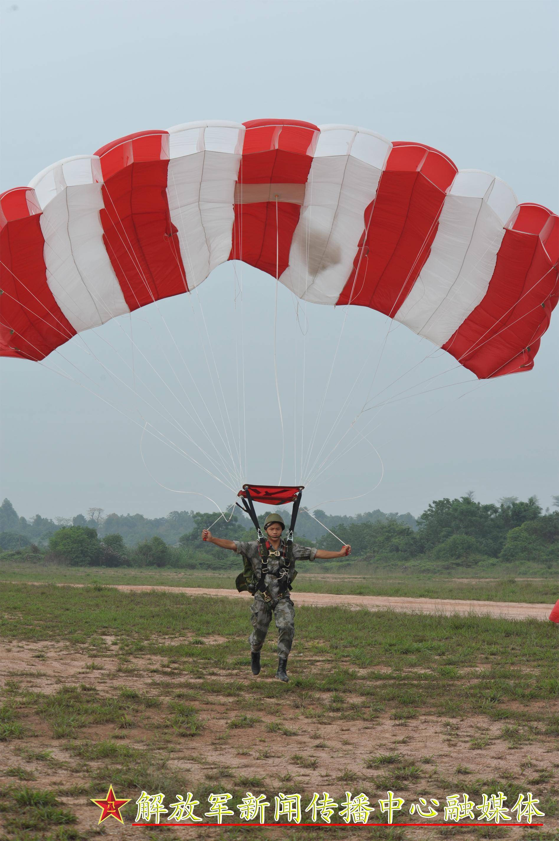 跳伞兵是空军吗？——探究空军跳伞兵的特点与使命