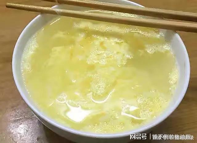 米汤蛋花，一道家常美食的温暖故事