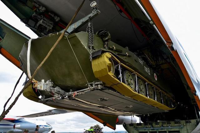 BMD-2伞兵战车，现代战争中的空中利器