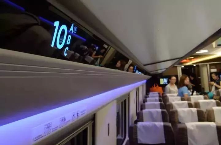 火车自动门，技术革新与旅客便利的交汇点