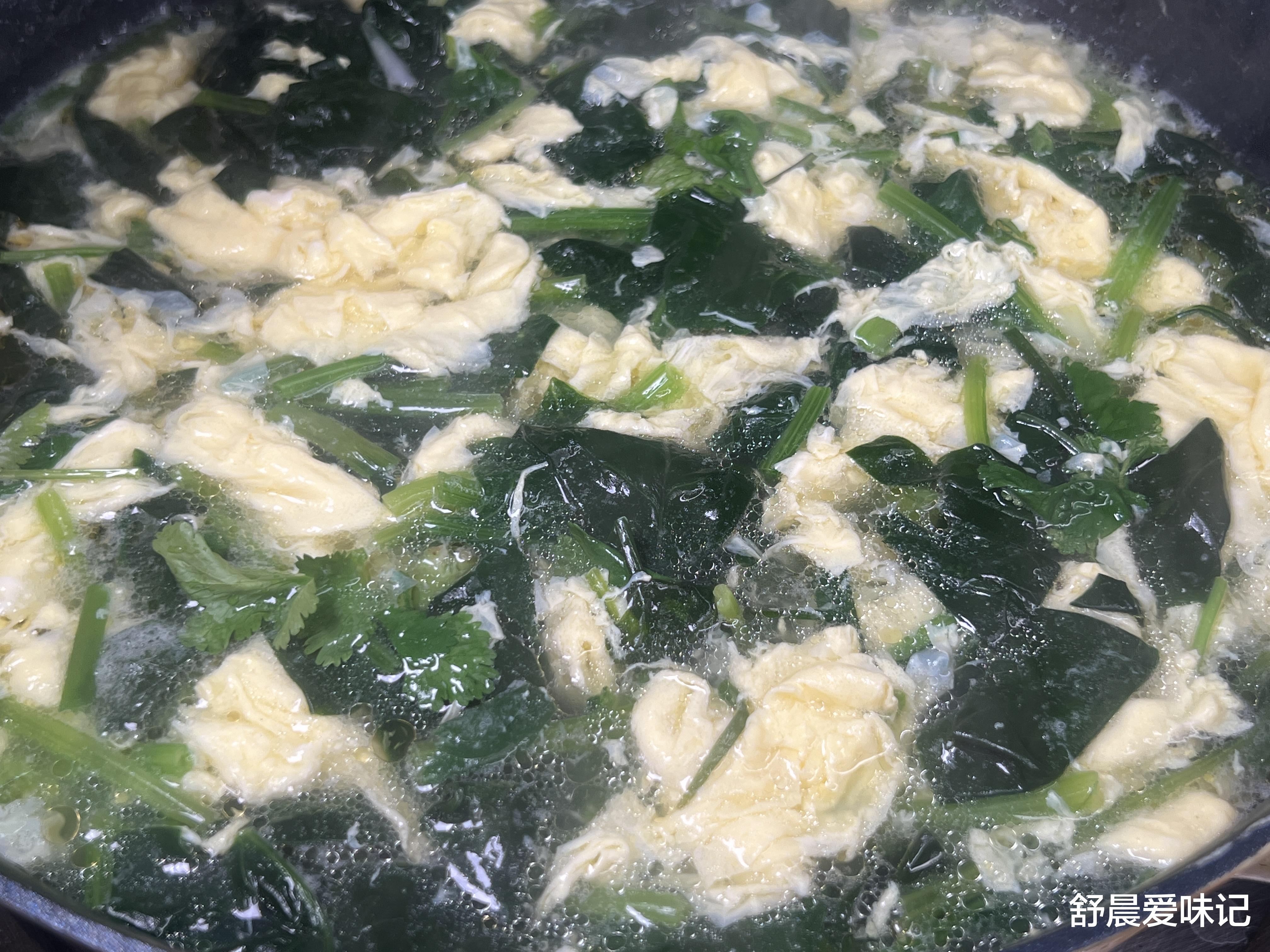 菠菜蛋花儿汤，一道家常美食的营养与健康价值