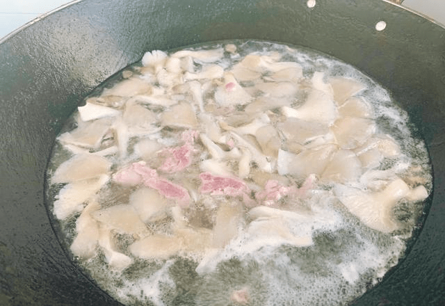 蛋花肉片汤，一道家常美食的魅力与故事